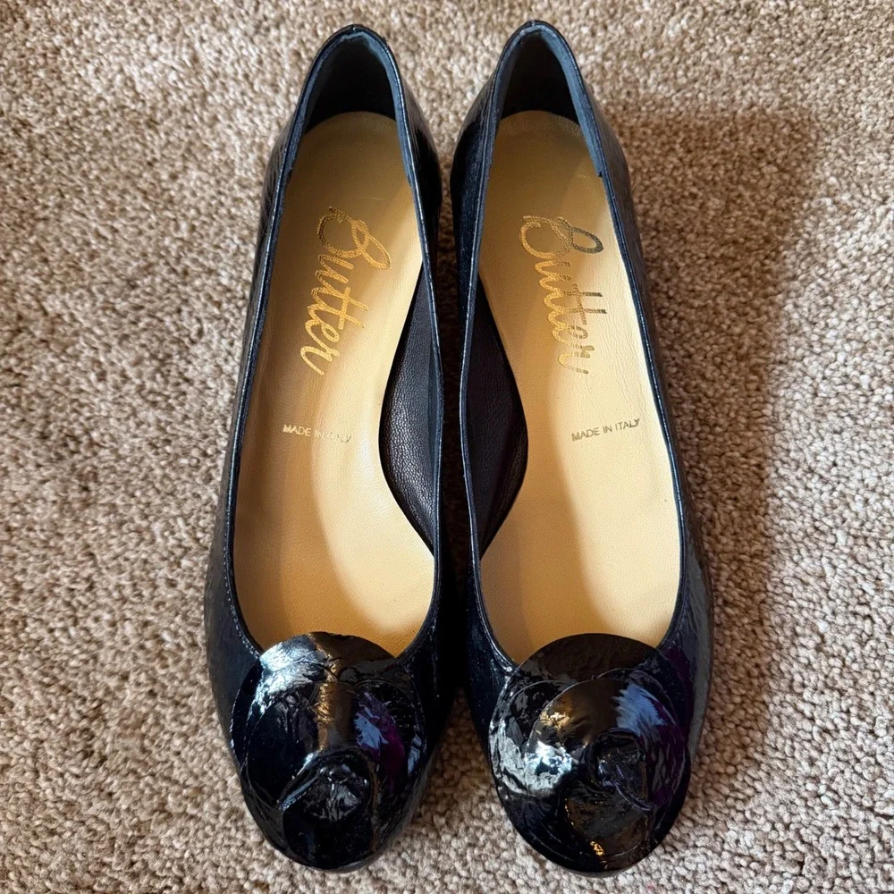Butter Black Crinkle Patent Leather Rosette Low Wedge Pumps Made in Italy Size 6